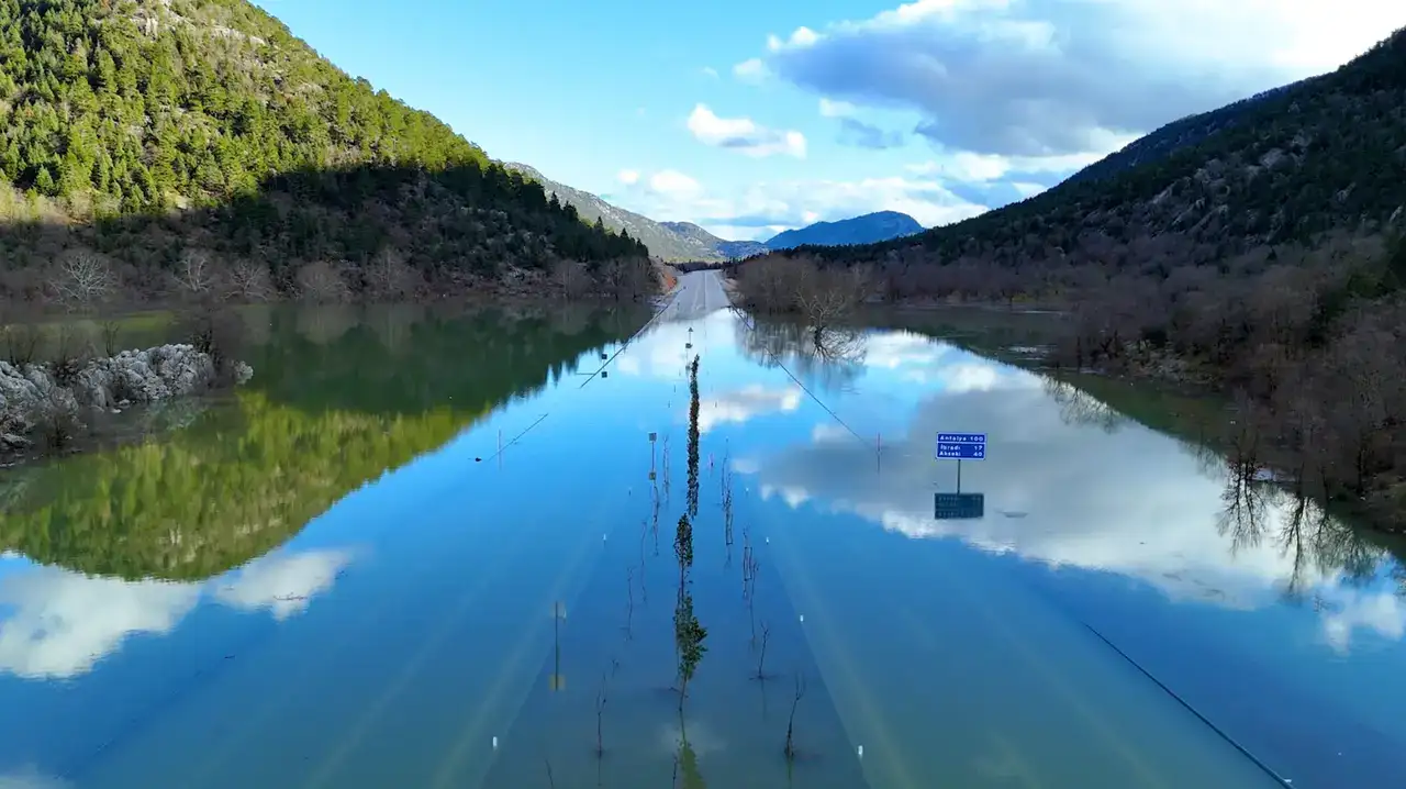 Antalya-Konya Yolu Sulara Gömüldü: Derinlik Tam 4 Metre! 6